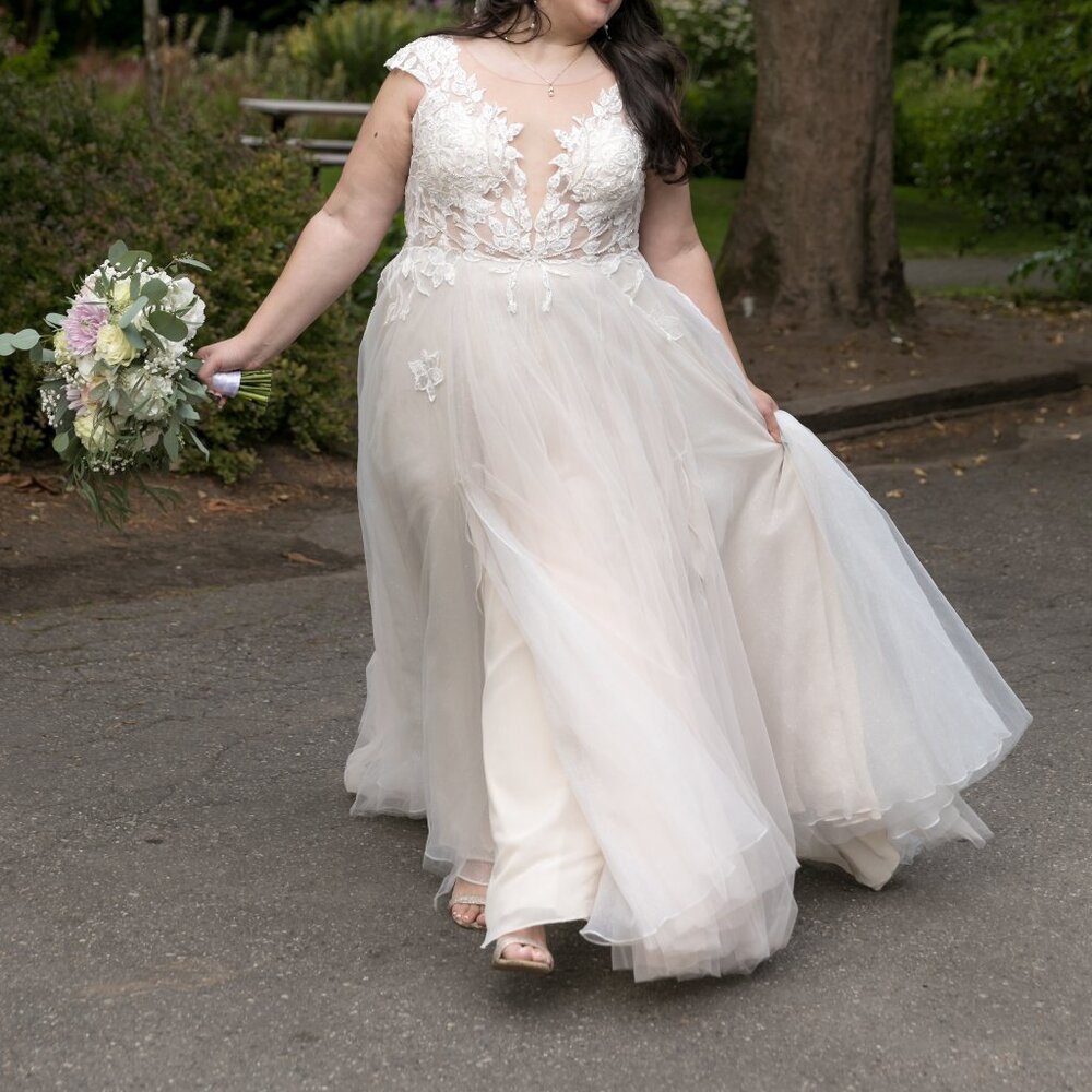 Galina Signature Ivory Wedding Dress Size 18